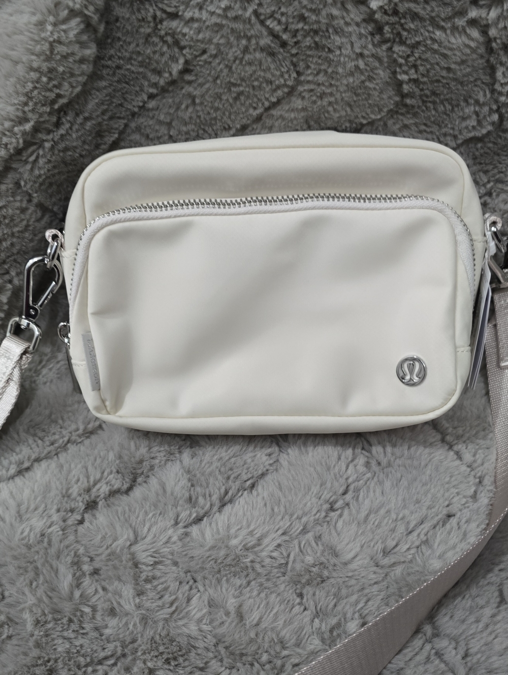 lululemon athletica everywhere crossbody bag